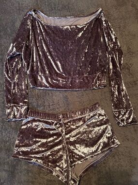 Women Velvet Two-Piece Lounge Set - size medium